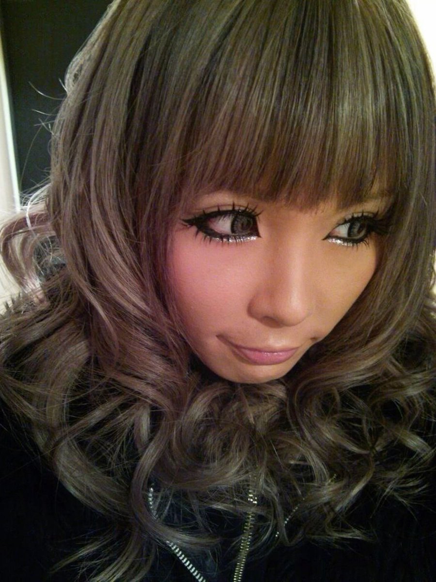 vampryncess's tweet photo. She is lowkgenuinely my fav Gyaru Inspo atm… https://t.co/GVUv44iYcH