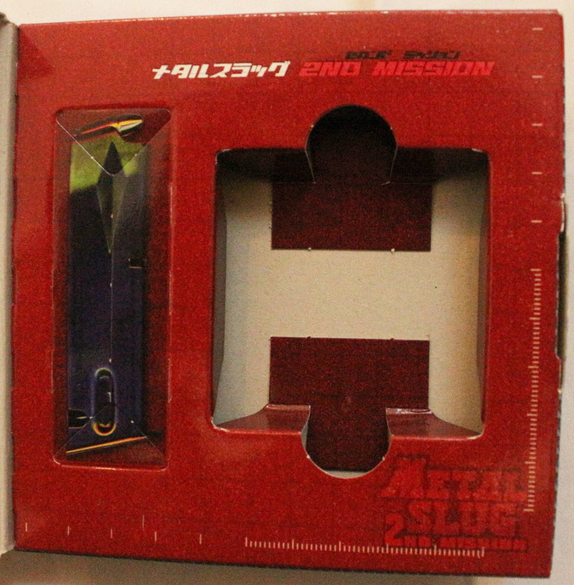 COTW_SNK_NeoGeo's tweet photo. Metal Slug: 2nd Mission on Neo Geo Pocket Color, japanese version.
This SNK’s cardboard box format for Neo Geo Pocket games is arguably the best video game box design ever created.
Unfortunately, I don’t have a photo of the back of the box🙇♂️
#MetalSlug #NeoGeoPocketColor #SNK 1/2