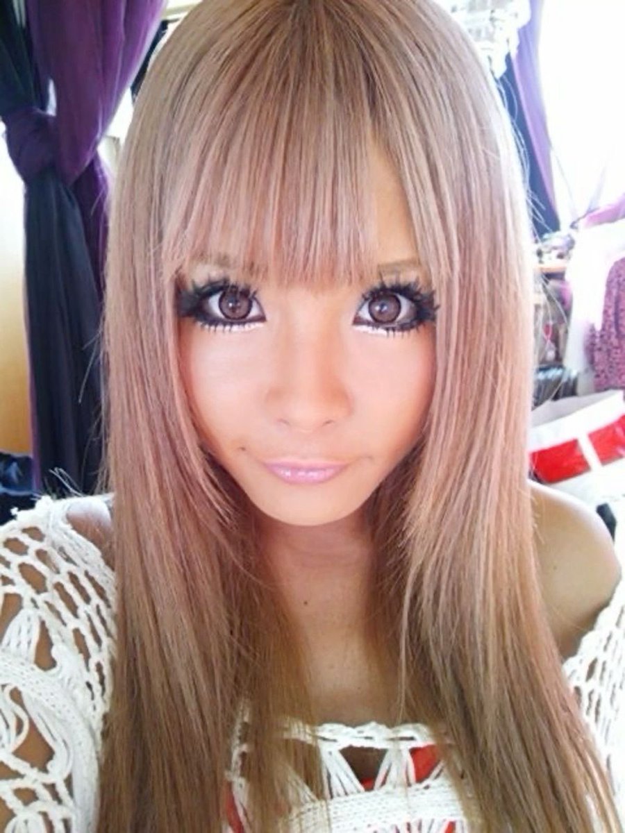 vampryncess's tweet photo. She is lowkgenuinely my fav Gyaru Inspo atm… https://t.co/GVUv44iYcH