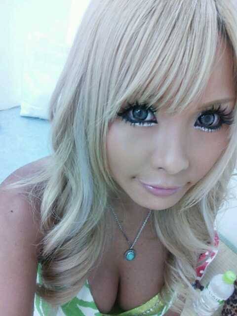 vampryncess's tweet photo. She is lowkgenuinely my fav Gyaru Inspo atm… https://t.co/GVUv44iYcH