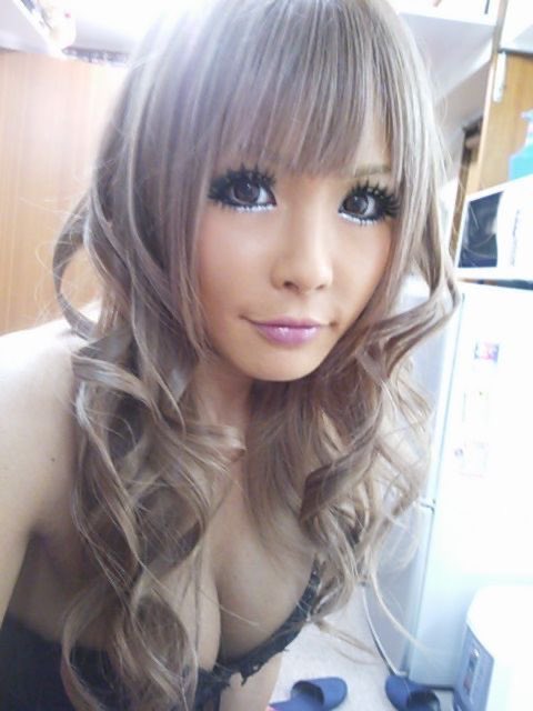 vampryncess's tweet photo. She is lowkgenuinely my fav Gyaru Inspo atm… https://t.co/GVUv44iYcH