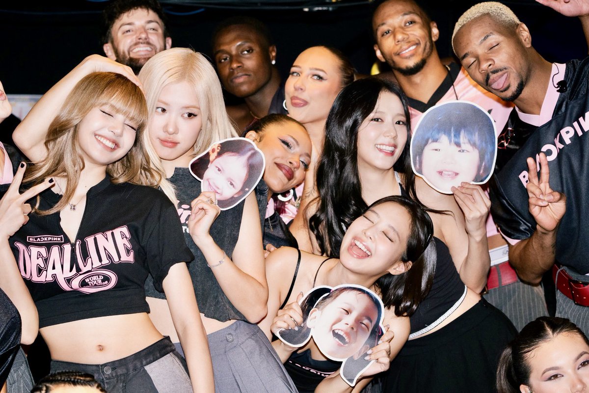 yk2aii's tweet photo. #LISA said they’ve gained more confidence and found their own voices through their solo work. Now that they’re back together, she’s like, “Oh my God, finally back with my girls!” Even during their break, they stayed close texting, calling, FaceTiming, and sometimes meeting up to eat good Korean BBQ together.