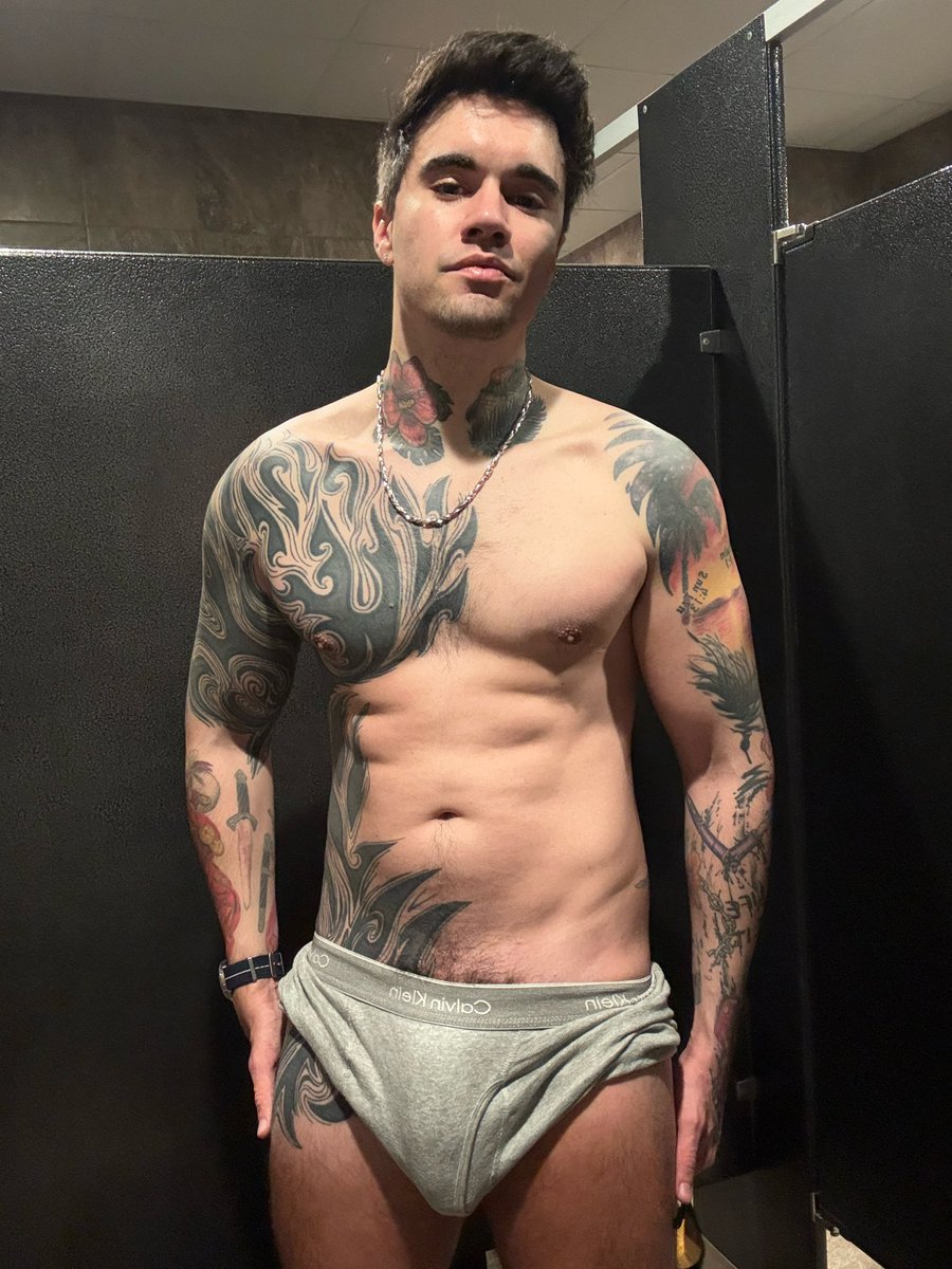 thedomsavage's tweet photo. Bow down to your daddy, i got a lot of milk 🥛 built up for the right good boy 

https://t.co/qqBTigwFRS https://t.co/wJzLMPNmF0