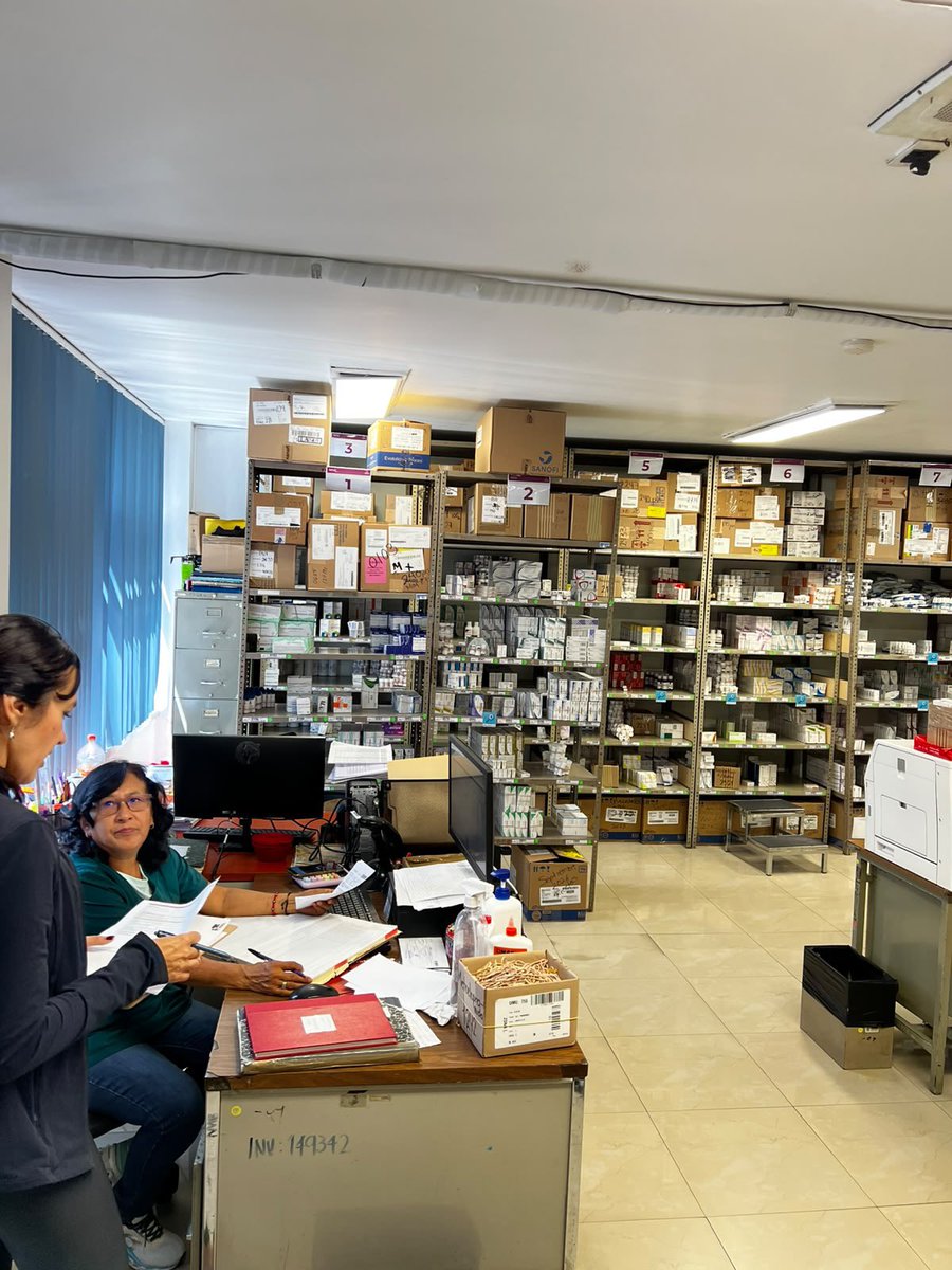 DuniaLudlow's tweet photo. Por instrucciones de nuestro Director General, @martibatres, continuamos recorriendo las Clínicas de Medicina Familiar del @ISSSTE_mx. 🏥

Revisamos farmacia y almacén, pero sobre todo escuchamos directamente a las y los derechohabientes.

En esta visita, todas las personas que entrevistamos nos confirmaron haber recibido el 100% de sus medicamentos. 💊❤️

Escuchar, supervisar y corregir donde sea necesario también es fortalecer al ISSSTE.