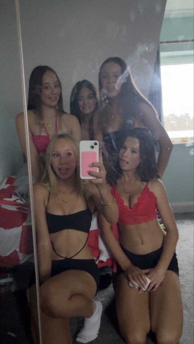 tct_wkr1's tweet photo. Bops on there knees

#wankchat #phonewank #ukgirl #gymgirl #bop #slut #goon #gooner #goonbud #jerkbud #wankbud #horny #chav https://t.co/xy668Jeeke