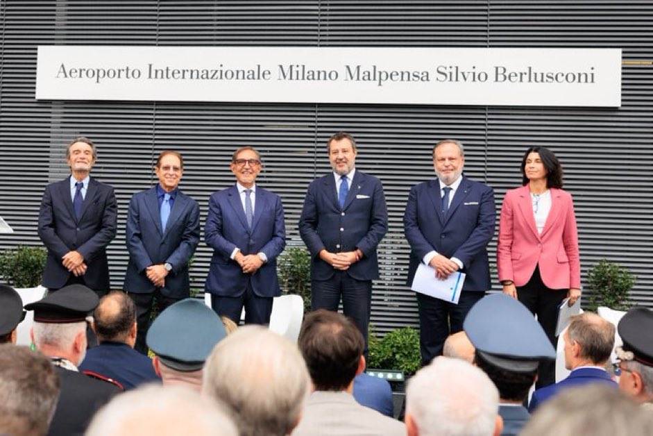 Davide0363's tweet photo. Aeroporto Silvio #Berlusconi. Buon volo #comunisti! https://t.co/E529vLd1d3