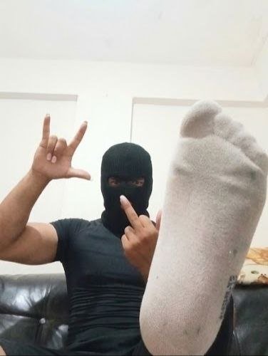 mastermert8xyv's tweet photo. 44 numara ayaklarım önünde diz çök 
#köle #footdom #finansalköle https://t.co/wxkJ4iu7Z9