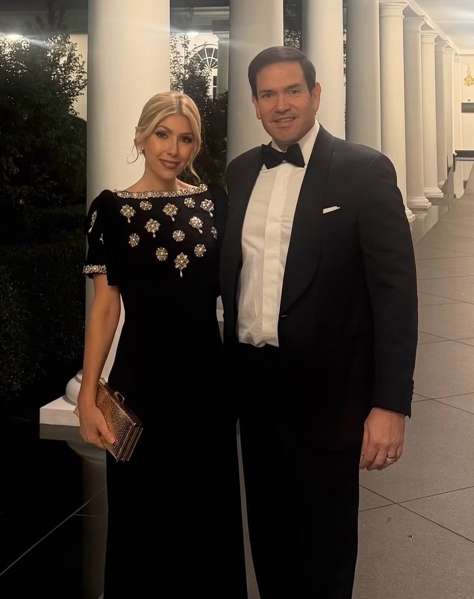 AngelinaReagan7's tweet photo. FUTURE PRESIDENT and FIRST LADY last night at the White House. 🇺🇸 https://t.co/QvqvmRbMg4