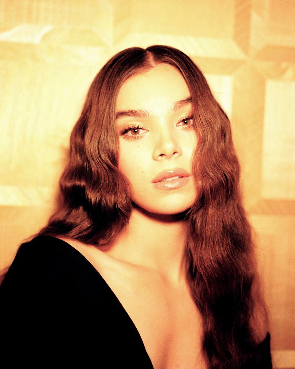 JonnyLeTran5's tweet photo. Blessing your timeline with Hailee Steinfeld 😍 #HaileeSteinfeld #SpiderManIntotheSpiderVerse #SpiderManAcrossTheSpiderVerse #Hawkeye #Dickinson #TrueGrit #PitchPerfect2 #PitchPerfect3 #EdgeofSeventeen #Bumblebee #Arcane #EndersGame #WhenMarnieWasThere #SinnersMovie #beautiful https://t.co/6ubzqMW99I
