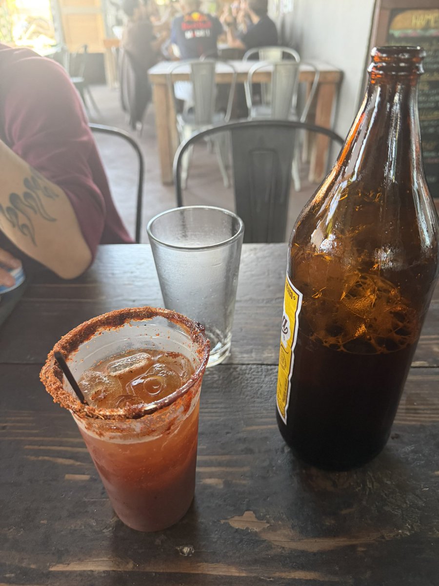 baezeluii's tweet photo. La cerveza fria y la mujer dominante❤️ https://t.co/eUrUfNuM80