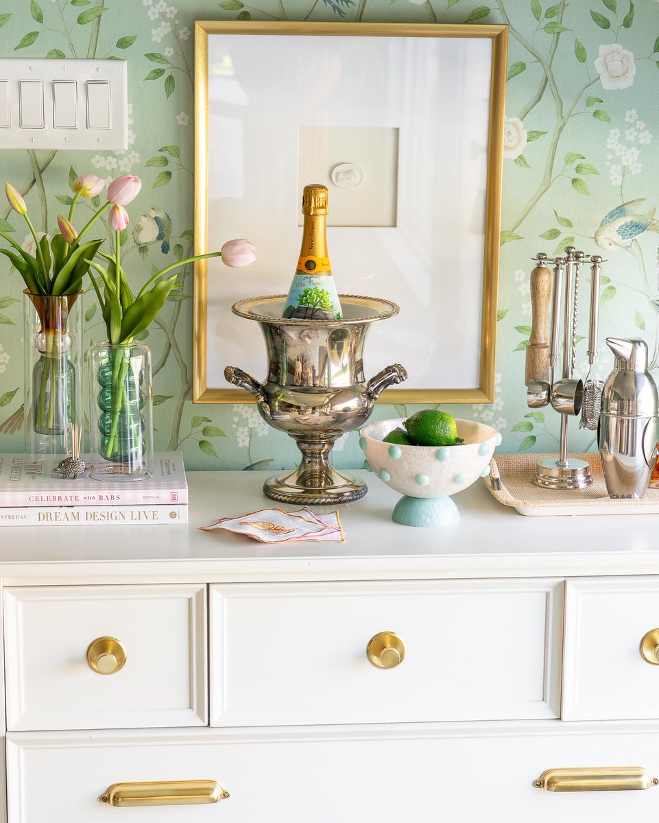 ShonaZerr's tweet photo. Gather ’round for a seat at the table. Photo by @clairezurek https://t.co/kvhaWgoAMs