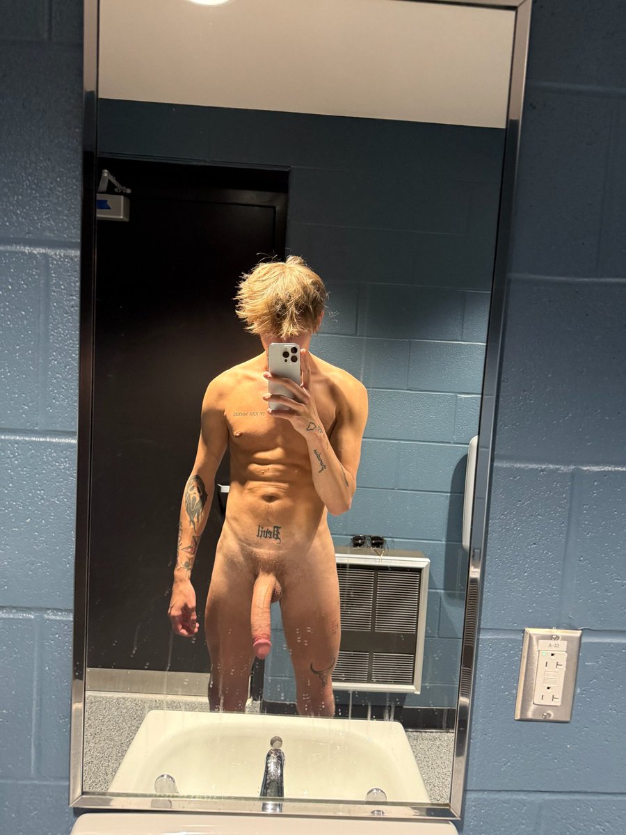 Jackvettson's tweet photo. Full frontal and a bwc. Wanna play? 
😈

https://t.co/Z90DIcx53O https://t.co/xDxKHdWWWG