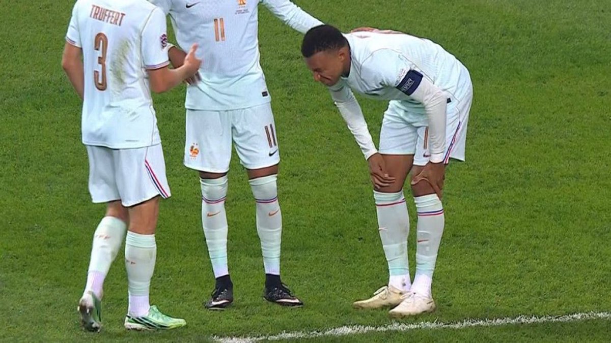 KalshiFC's tweet photo. 🚨🚨| BREAKING: Kylian Mbappe is INJURED and has to be subbed off! 🤕 https://t.co/CuOXbARswX