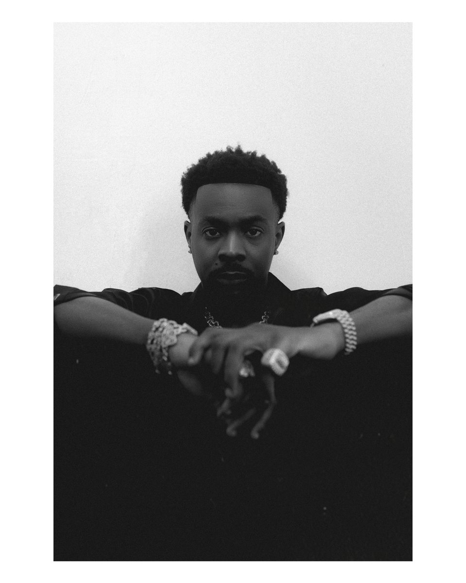 _teeshots_'s tweet photo. Visuals for Dear London - @YoungJonn 📝

Photography - @RubyOkoro 
Production - @reportinglivefromspace &amp; @atidestudios
Cover - @OnyemaObiomaa 
Photography Assist &amp; Retouching - @_teeshots_ 
Creative direction - @rubyokoro @JoshuaAhazie @youngjonn

#Teeshots https://t.co/OwsjQmeP8K