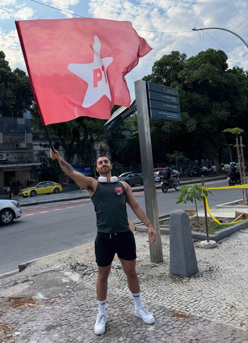 rscmrl's tweet photo. eu durante o ano todo: o PT despolitiza ao governar com a burguesia e cria as bases para o avanço do fascismo no país 

eu durante as eleições: https://t.co/lECvY435UF