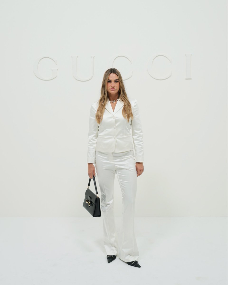 WTA's tweet photo. Front row pov 🤍

@SabalenkaA stuns at the Gucci show during Milan Fashion Week!

#GucciTheStoreShow #MFW https://t.co/Lqz5Z4pn1Q