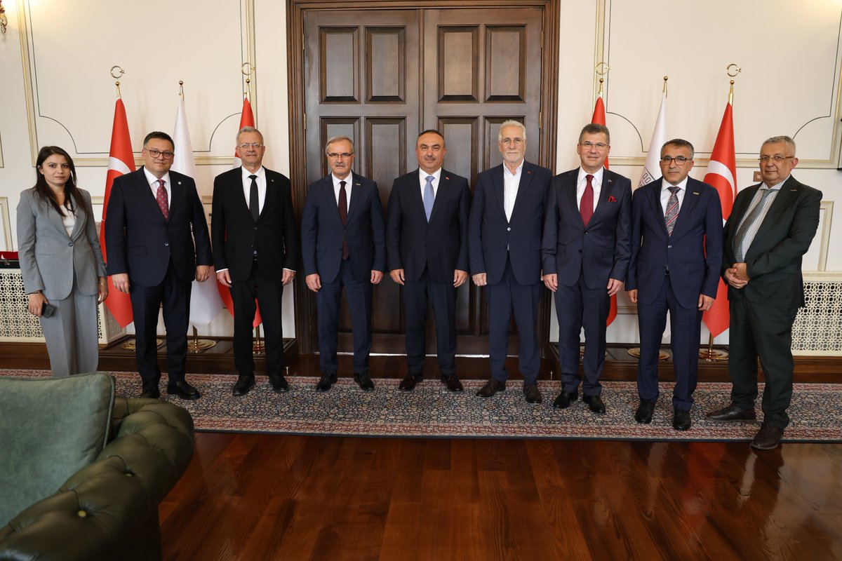 OsbVan's tweet photo. OSBÜK Başkanı Sn.@MemisKutukcu , Başkanlığında Yönetim Kurulu Başkanımız Sn. Memet Aslan ve Yönetim Kurulu Üyeleri  Tekirdağ Valisi Sn.Recep Soytürk’ü ziyaret ettiler.

@tekirdaggovtr
@Osbuk_org
@memetaslanOSB
@YasarSen30
@FeyatGultepe
@yunus_mirun
@mahmut_akel
@bozyigitozcann https://t.co/roU8W2BSB6