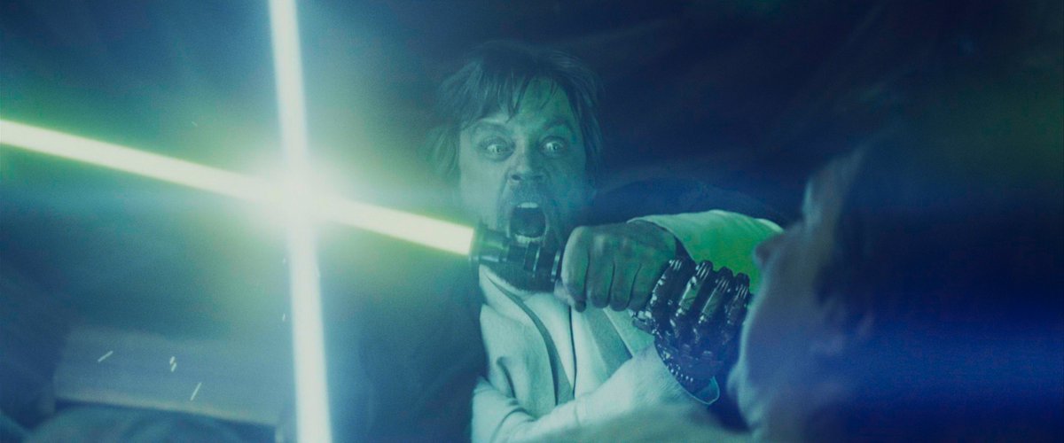 SWshotbyshot's tweet photo. Star Wars: The Last Jedi - shot 1450 https://t.co/zBDih5MabZ
