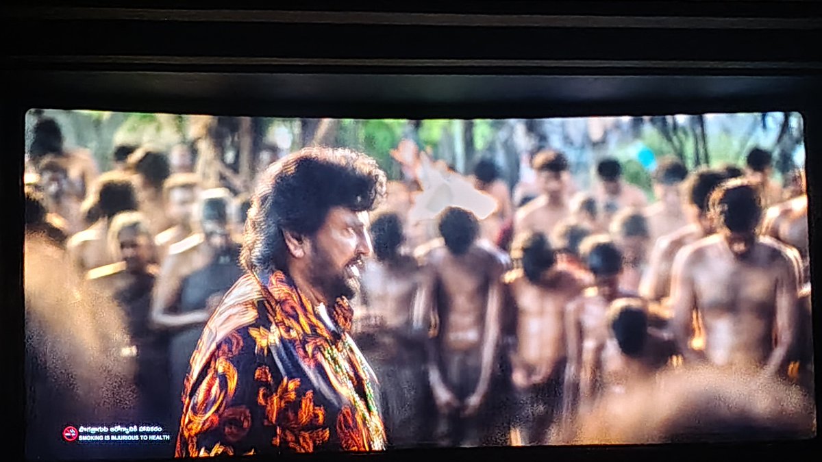 saieresu's tweet photo. #paradise 
Bad writing, 
Varsham padinaa ah mantalu ala velugutai,
174 mins run time, 150 mins narukovatame,
Mohan babu edo pettali ani pettaru he can defeat nani easily antaru, but he won't.
Super man dog krypto e movie lo kuda unde bullet tagilina em kadhu kukkaki. https://t.co/uimJ9OpcCa