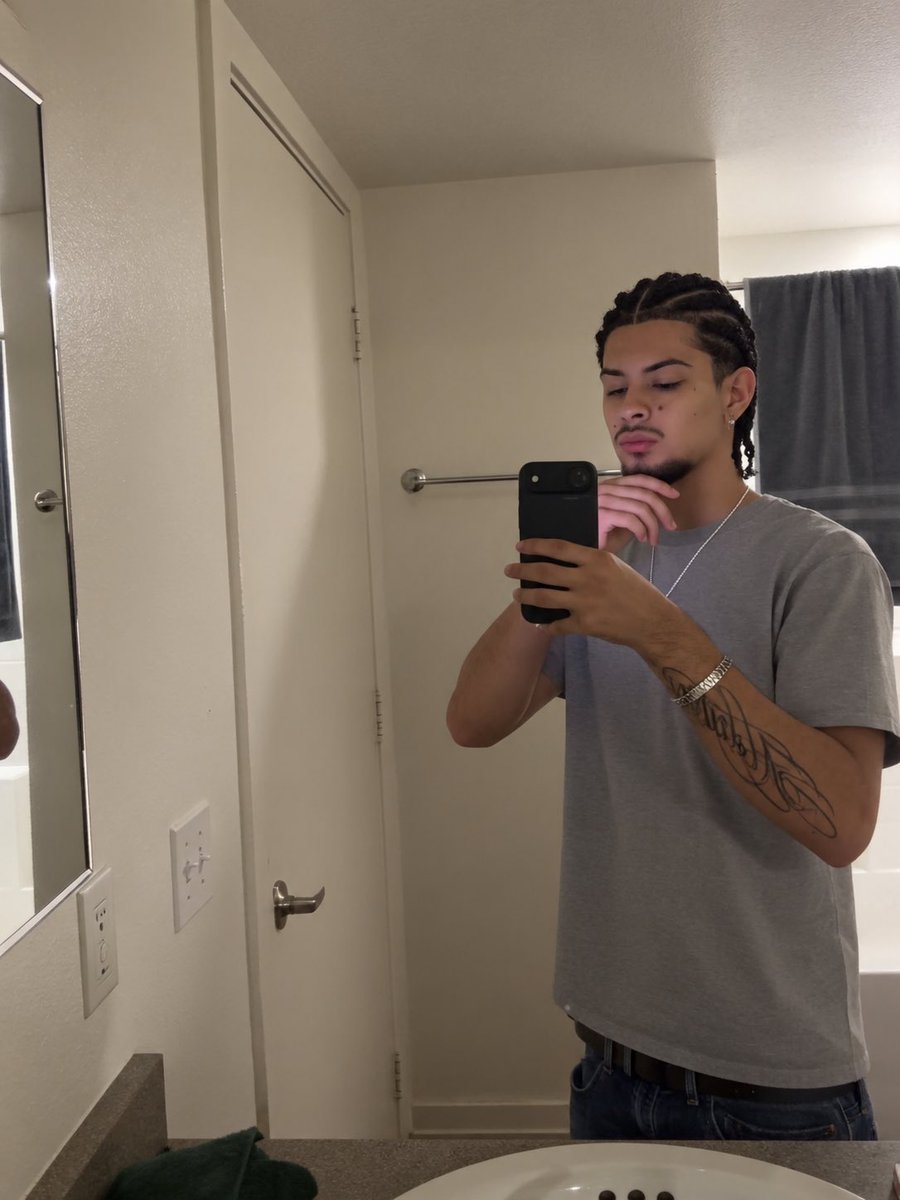 ctez_17's tweet photo. Old hairstyle or new lmk 👀 https://t.co/E0LB2E2sef