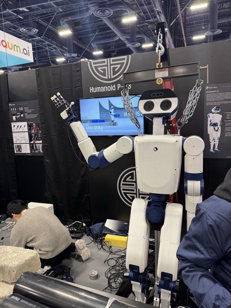 @HaochenShi74 Spun out of SNU is this guy! I think he’s functioning on similar tech to TOCABI. I believe playing with the eye sizing (like how @pollenrobotics does for reachy) would make this look a lot friendlier.
Rating: 6.9 / 10 - super long arms and neck, he’s been lank-maxxing