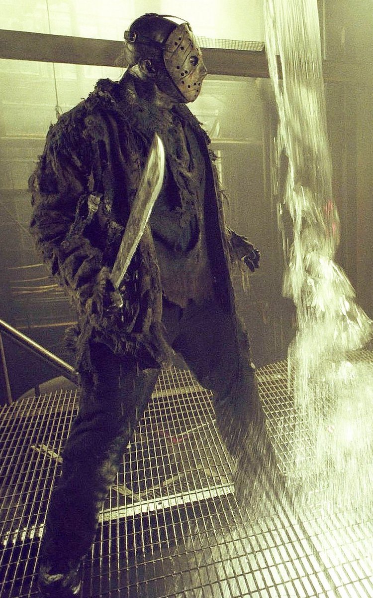 worried_moon's tweet photo. freddy vs. jason (2003) https://t.co/onhkhJ9hOl