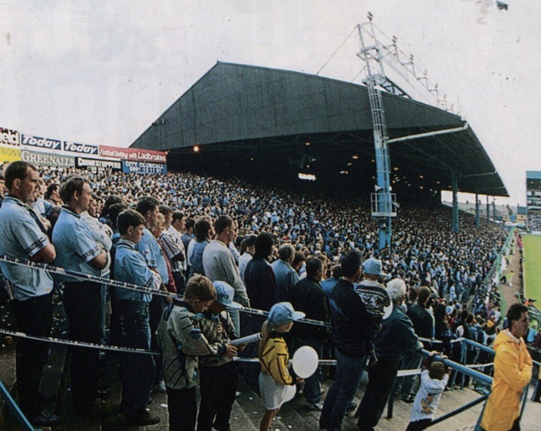 90sFootballUK1's tweet photo. Manchester City Fans in the 90’s. #MCFC #mcfc #ManCity https://t.co/oKFvP1QoVM