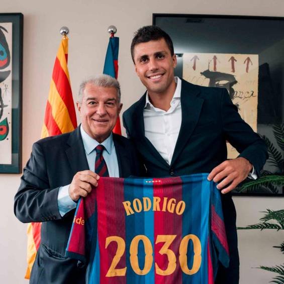 soy_booth2's tweet photo. Le han preguntado a Rodri si es casualidad que haya pasado del club más corrupto de Inglaterra al club más corrupto de España? https://t.co/bKfLICHSys