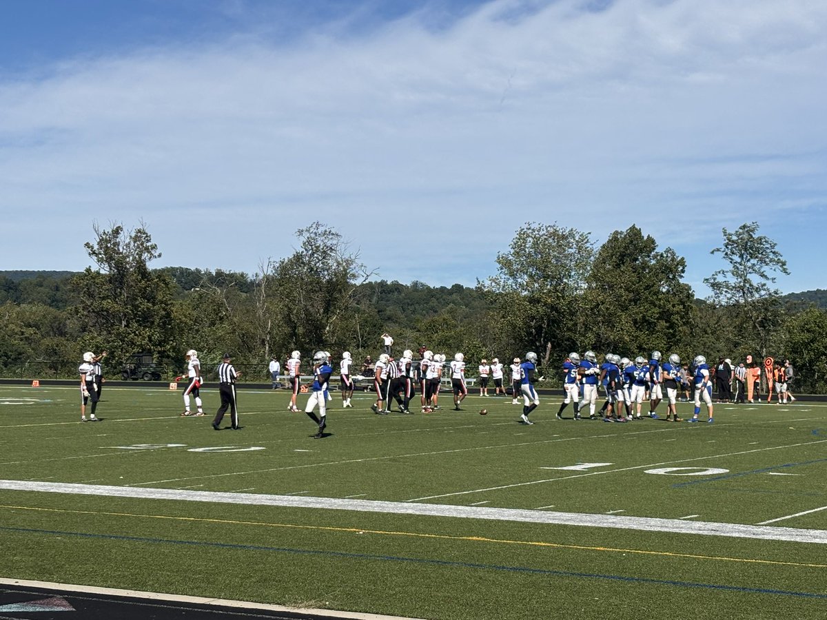 Coach_EhornJr's tweet photo. 🚨FRIDAY FOOTBALL🚨

I’m at Blue Ridge School looking for future Knights as the Barrons take on the North Cross Raiders!

#RunAndHit
#KnightsUp⚔️ https://t.co/KPVd3tw9Oj