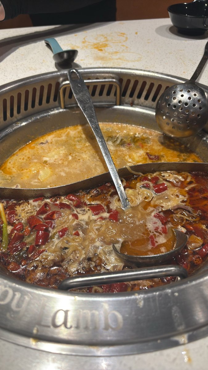 callzycs's tweet photo. She wants da hotpot sooooo baddd @HappyLambHotPot https://t.co/lbhe8cSf07