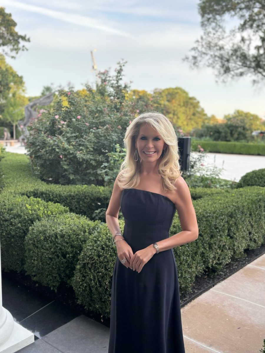 MonicaCrowley's tweet photo. State Dinner hosted by President Trump and First Lady Melania Trump for the President of the People’s Republic of China Xi Jinping and Madame Peng Liyuan 🇺🇸🇨🇳

📸: Katie McCarthy; @GettyImages https://t.co/nRkSDsQaOz