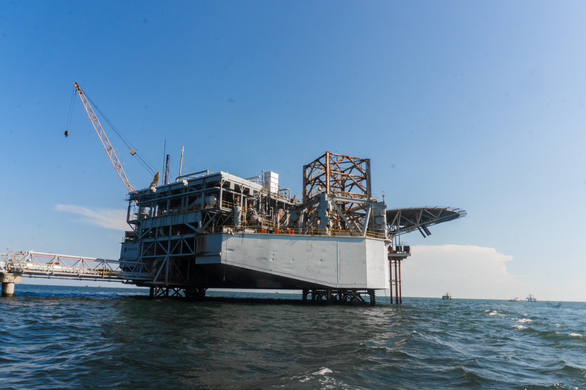 Ahoramasnoticia's tweet photo. 🛢️NABEP proyecta alcanzar 500.000 barriles diarios para finales de 2028

North American Blue Energy Partners (NABEP) prevé elevar su producción petrolera en 🇻🇪 desde cerca de 200.000 barriles diarios hasta 500.000 barriles por día para finales de 2028, según sus proyecciones. https://t.co/k17puuIhAJ