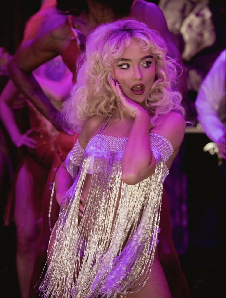 charts_sabrina's tweet photo. lets make sure to vote at the #vmas carpenters if we want a new sabsighting 

https://t.co/7ZesfUcLCZ https://t.co/6zgXIXKuR1