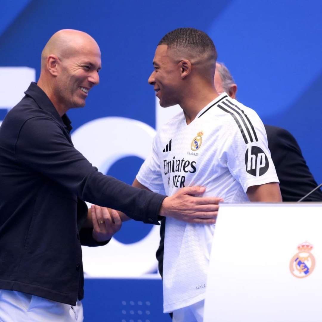 MadridXtra's tweet photo. 🚨 Kylian Mbappé scores the FIRST goal of Zidane’s France era.

POETIC. https://t.co/htHiwW1JJU
