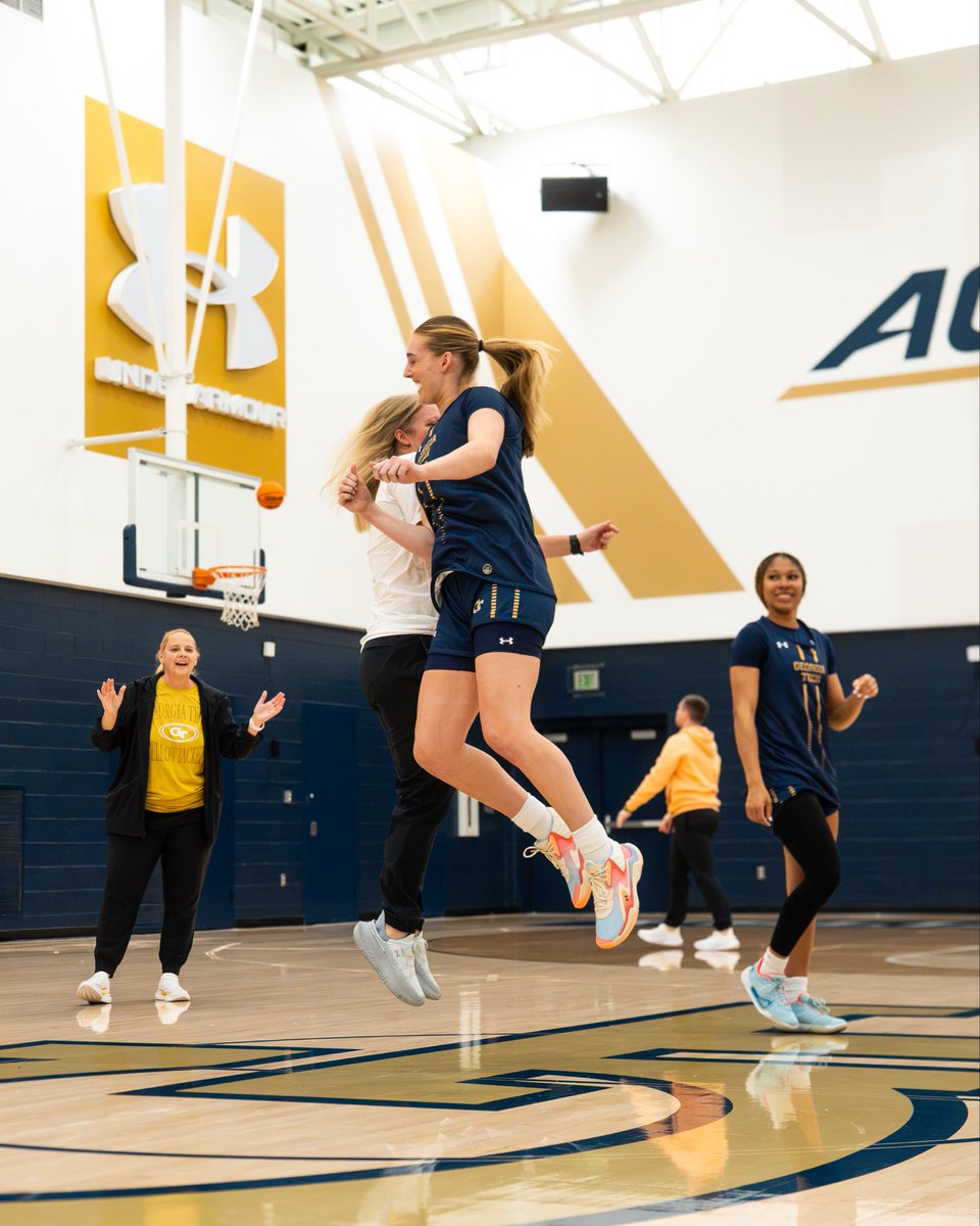 GTWBB's tweet photo. All smiles for the weekend 😄

#StingEm🐝 https://t.co/RxvBjvDXGw