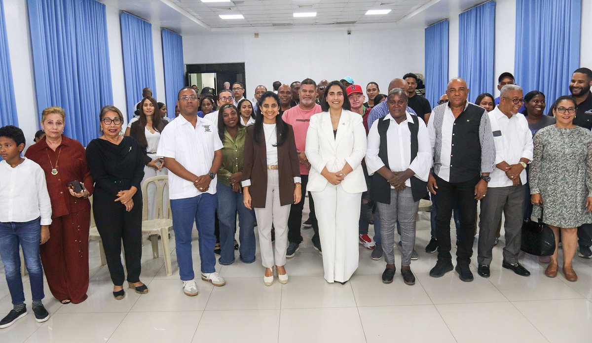 SuperateRDO's tweet photo. La subdirectora de Superación de la Pobreza de @superaterdo, @addysthen, juramentó a Lucy Valeria Mateo como nueva encargada provincial de San Juan de la Maguana, junto a la directora de nuestra Regional El Valle, Juana Francisca Díaz, como parte del fortalecimiento de la gestión territorial de la institución.