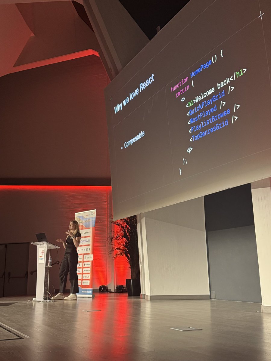 millicode_'s tweet photo. Such a great talk by @aurorascharff on what RSCs can do in Next.js! 👏 @ReactAlicante #reactAlicante https://t.co/pLJGb3UVpU