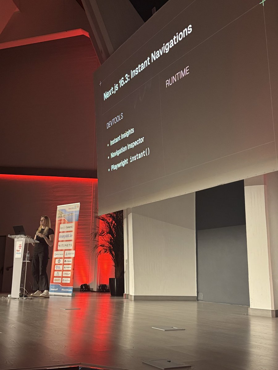 millicode_'s tweet photo. Such a great talk by @aurorascharff on what RSCs can do in Next.js! 👏 @ReactAlicante #reactAlicante https://t.co/pLJGb3UVpU
