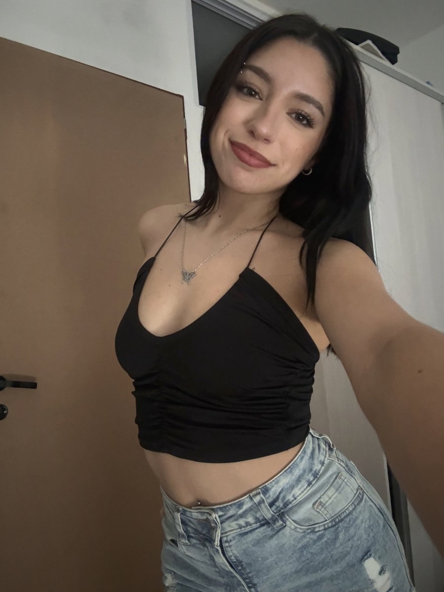 dewlunaa78's tweet photo. daily agenda: serve looks and stay alive https://t.co/EhFOYVZpb0