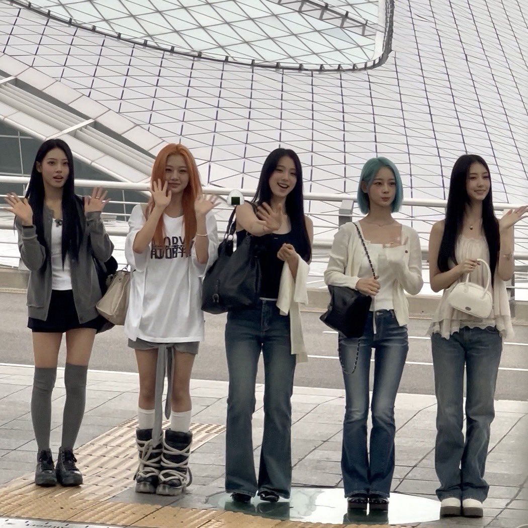 levonies's tweet photo. o dia que as meninas apareceram no aeroporto pela primeira vez após mudarem os cabelos da nova era, eu era feliz e nem sabia 💔

#UNCHILD #언차일드 https://t.co/oeZCmk4x7P