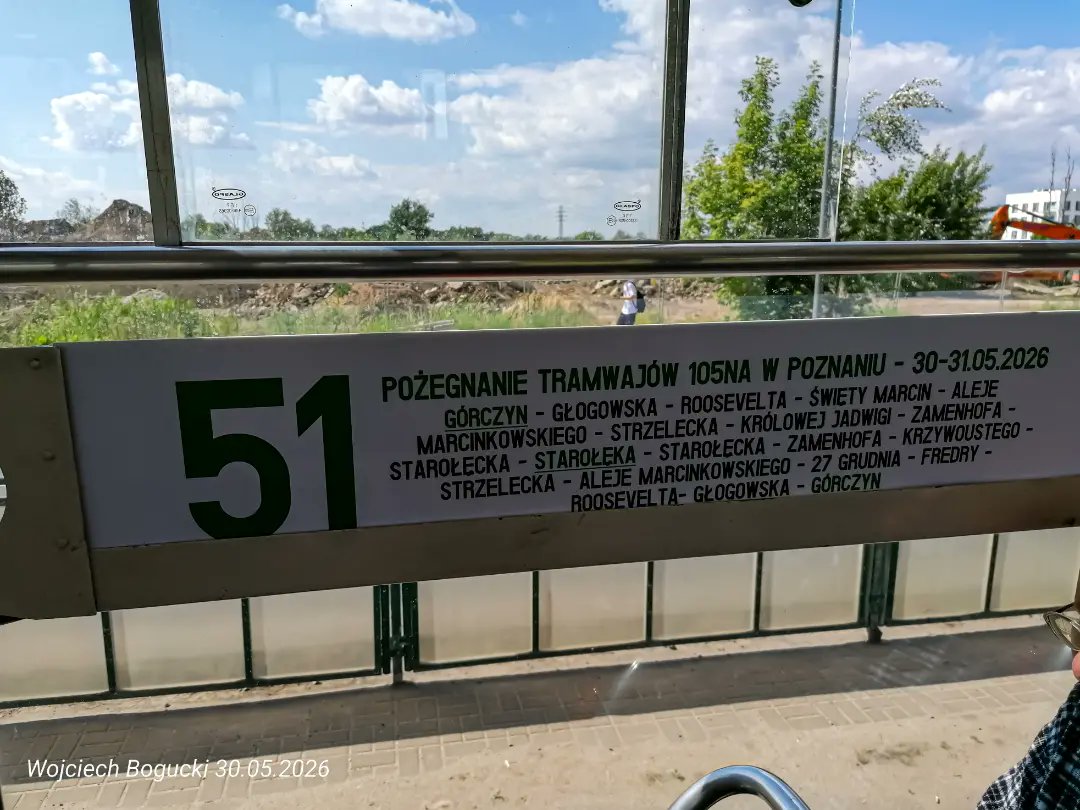 IrenaTaverwt's tweet photo. Pożegnanie poznańskich stopiątek 7/14. Szybkowiec ex 194+193, czyli skład Konstal 105N 82+81 z 1979 roku, na drugiej brygadzie linii 51. Zdjęcia wykonano 30 maja 2026 roku na Starołęce PKM. https://t.co/nTyD6IaqCJ