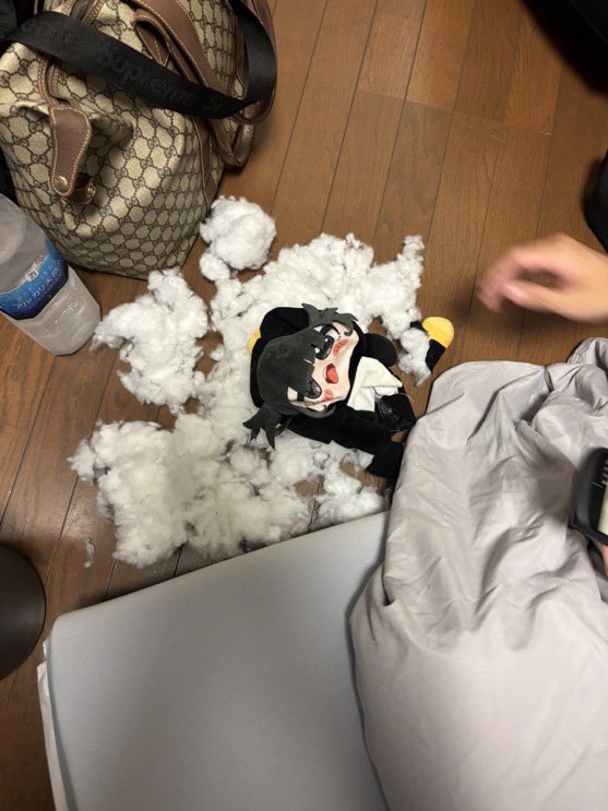 MarineMirage522's tweet photo. temuでゴミ購入したけど、届いて半日で飽きたからFFの一番残虐なやつに人形譲渡したらこの画像送られてきて声出た https://t.co/S69rvexkyA