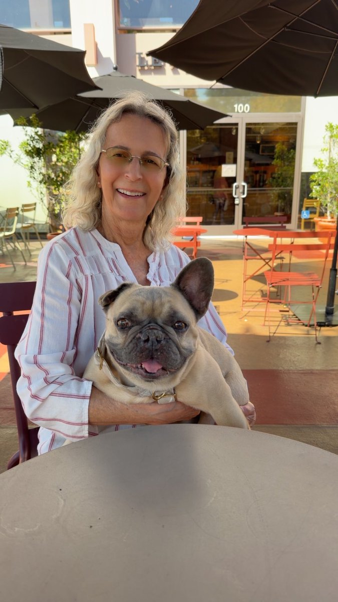 RosannaPansino's tweet photo. Took Mamma Mia and the pups to lunch. https://t.co/FnIL5EYlNU