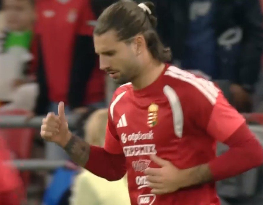 Anfield_eraa's tweet photo. Szoboszlai showed Kerkez that he should try passes like these, because he hadn’t really been able to pull them off so far. https://t.co/ZaloR1chYb