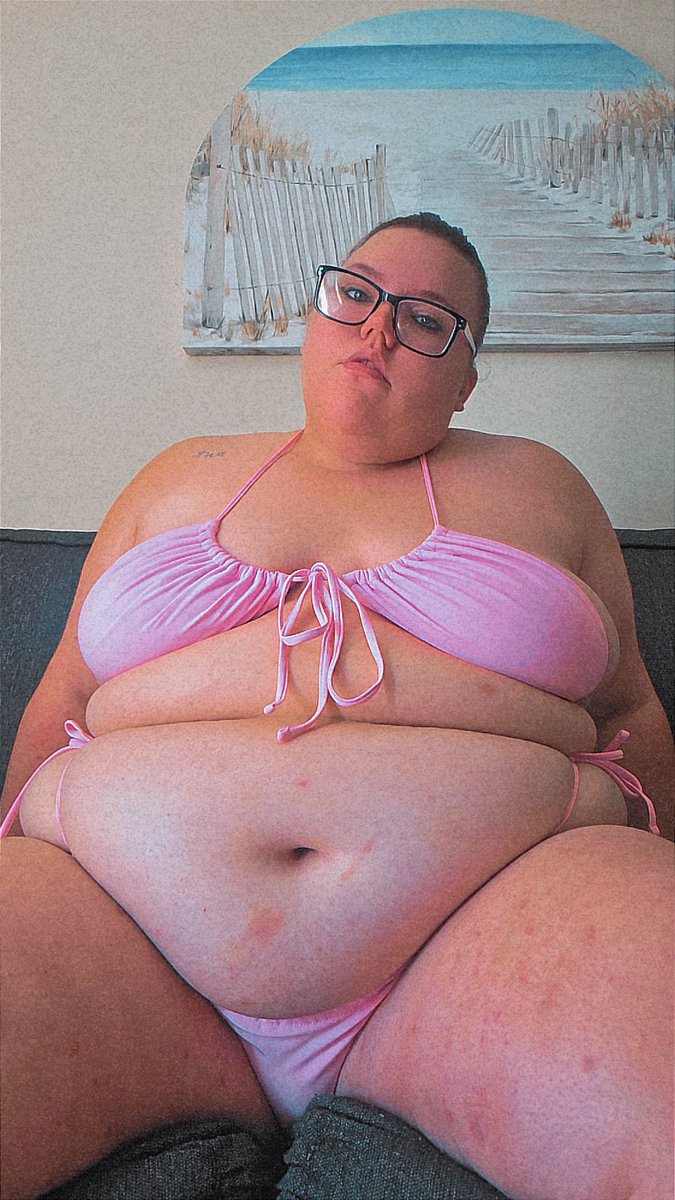 Bobbicream's tweet photo. A bikini photo from the island 🏝 
#bbw #bikini #pink #onlyfans https://t.co/4sVS5ybSYC