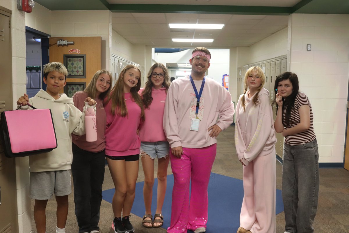 BSSDnews's tweet photo. Students and staff at Delta Woods Middle School celebrated "Dolly Parton Day" also known as "9 to 5 Day" by dressing in pink, sparkles, and fringe.  Students also brought new or gently used books to be donated to the Kansas City Rondald McDonald House.

During this "Give Like Dolly Day," DWMS honored Dolly's memory with a nod to her Imagination Library which has gifted over 332,411,200 books to children over the course of 31 years.

#WeAreBSSD #GiveLikeDolly