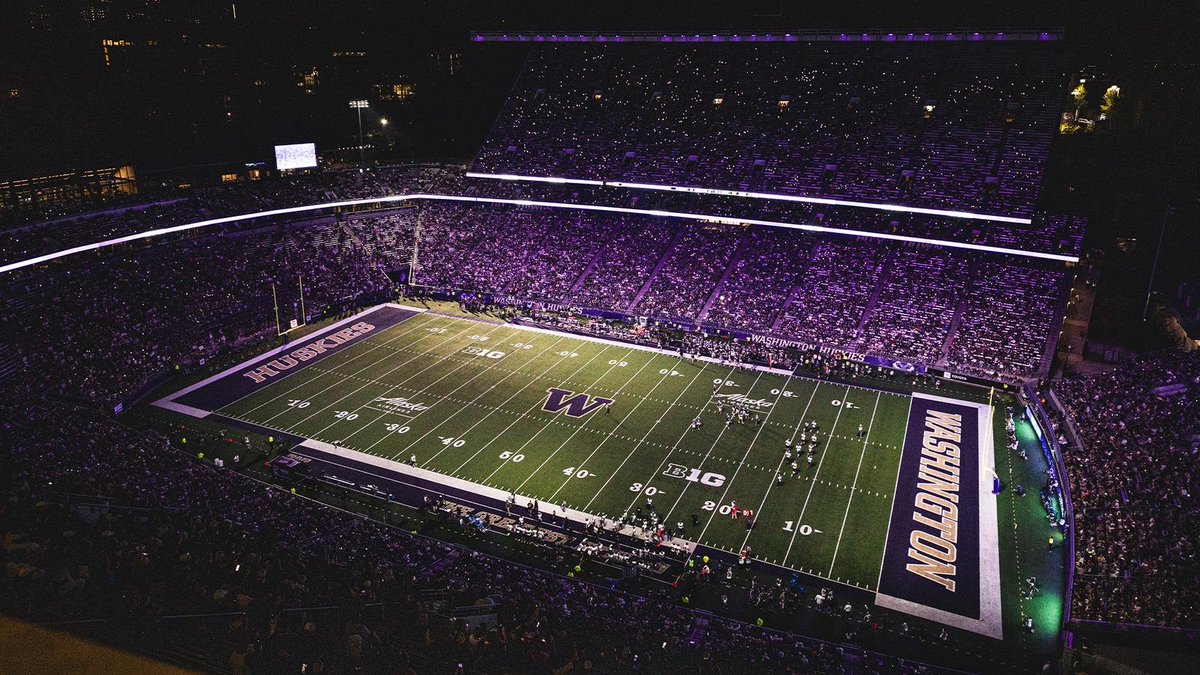 EvanCarterCFB's tweet photo. 5. Washington (-10) vs. Minnesota (+10) — Sept. 26

One of the largest disagreements between the market and the Carter Ratings this week comes in Washington vs. Minnesota. The market has Washington favored by 10 points, but the model sees this game as nearly a toss-up.

The Carter Ratings give Minnesota a 48.07% chance to win, compared to a 24.39% implied probability at the current +310 moneyline. That's a difference of roughly 23.68 percentage points. The spread discrepancy is even larger. At Minnesota +10 (-108), the market requires a 51.92% break-even rate, while the Carter Ratings give Minnesota a 76.33% probability of covering, a difference of roughly 24.41 percentage points.

This isn't simply a case where the model thinks 10 points is slightly too many. The Carter Ratings have just 3.86 percentage points separating these teams in outright win probability, despite Washington being a double-digit favorite.

The market has Washington favored by 10. The Carter Ratings see something much closer to a coin flip. 📊👀
