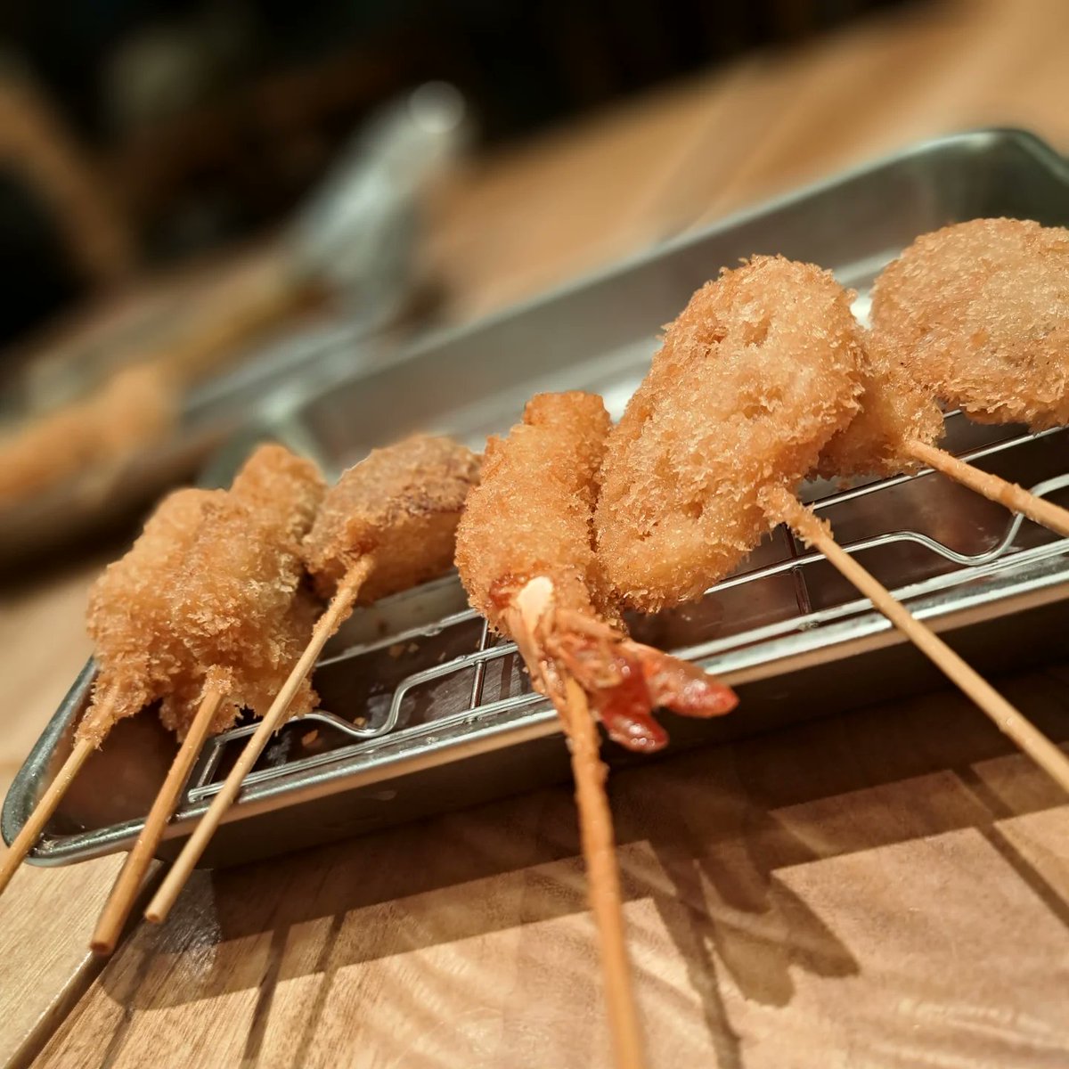 JudsonDeteqm's tweet photo. GWは忙しくて結局投稿できず。中崎町のフクロウカフェはまさかの貸切だったので、天満で昼飲みへ。大衆酒場さんま、活気があって料理も美味しかったです。ごちそうさまでした！ https://t.co/mJzBGOMT6z