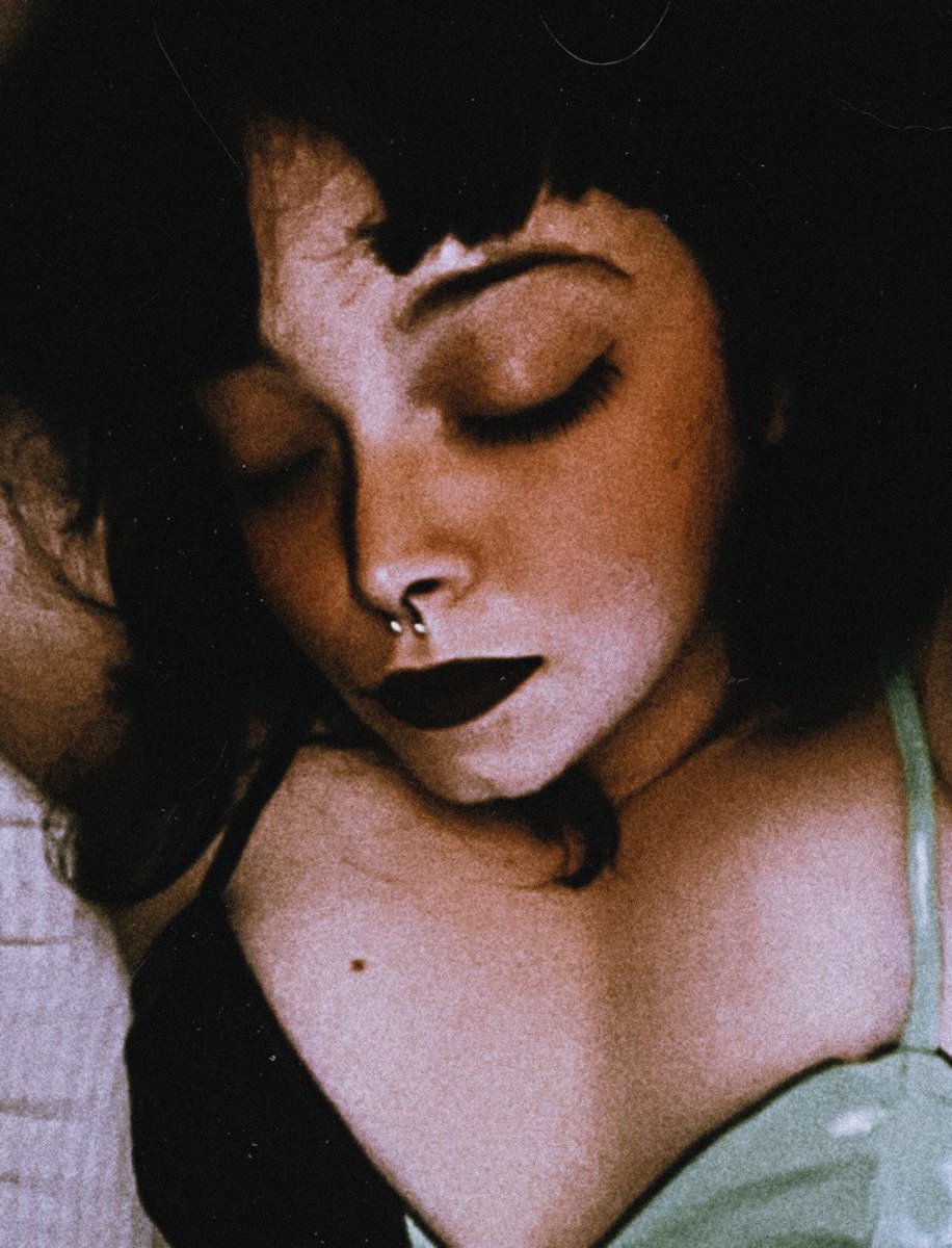 petulantbunni's tweet photo. 𝜗𝜚 Ana 𝜗𝜚

⟡23🎀

⟡📺Family Guy obsessionist+Film/Horror/Media enthusiast⟡

⟡🎞️📚🔪filmtwt/horrortwt/booktwt/ anime, gaming, painting, thrifting, vhs work and physical media collector⟡

⟡🕹️Multi-platform gamer, Streamer⟡

⟡📷Photographer, Artist, Cosplay⟡ https://t.co/WUp007ZnCm