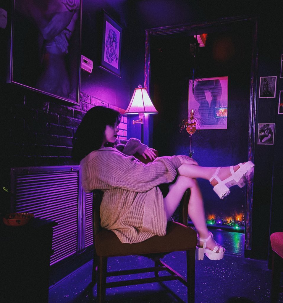 petulantbunni's tweet photo. 𝜗𝜚 Ana 𝜗𝜚

⟡23🎀

⟡📺Family Guy obsessionist+Film/Horror/Media enthusiast⟡

⟡🎞️📚🔪filmtwt/horrortwt/booktwt/ anime, gaming, painting, thrifting, vhs work and physical media collector⟡

⟡🕹️Multi-platform gamer, Streamer⟡

⟡📷Photographer, Artist, Cosplay⟡ https://t.co/WUp007ZnCm